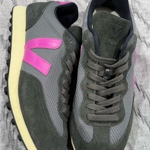 VEJA-Rio Branco Alveomesh Sneakers. Size 8, Color Grey. NWT.